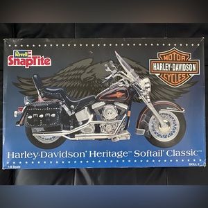 NIB Harley-Davidson Heritage Softail Classic Revell SnapTite 1:8 Scale Kit